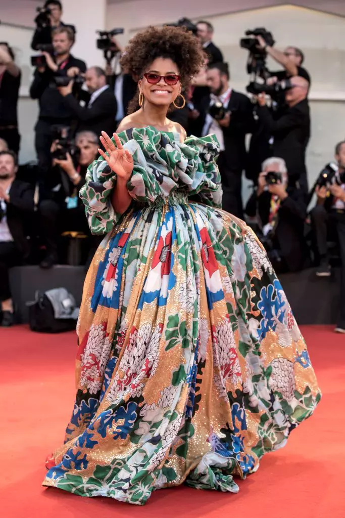 Zazie Beetz într-o ținută Valentino Couture
