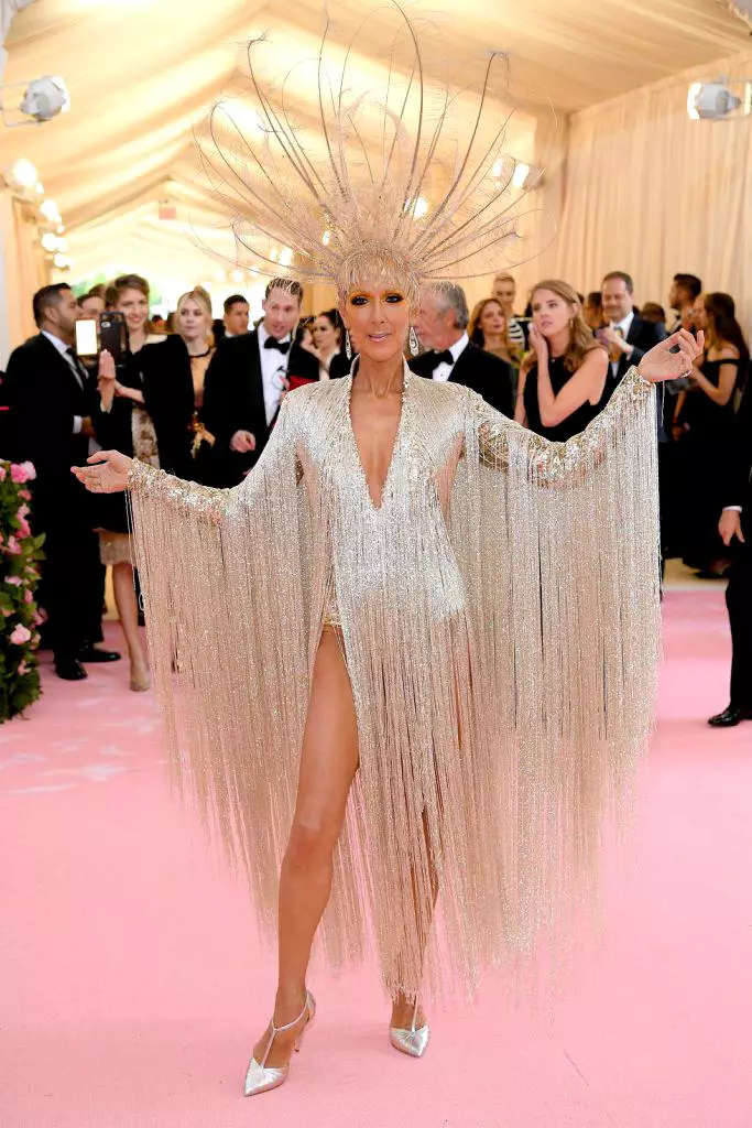 Celine Dion într-o ținută Oscar de la Renta
