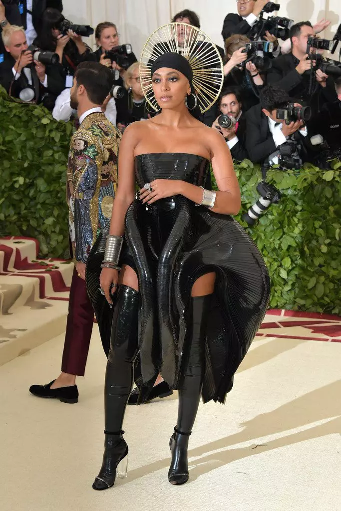 Solange Knowles într-o ținută Iris van Herpen Couture (2018)