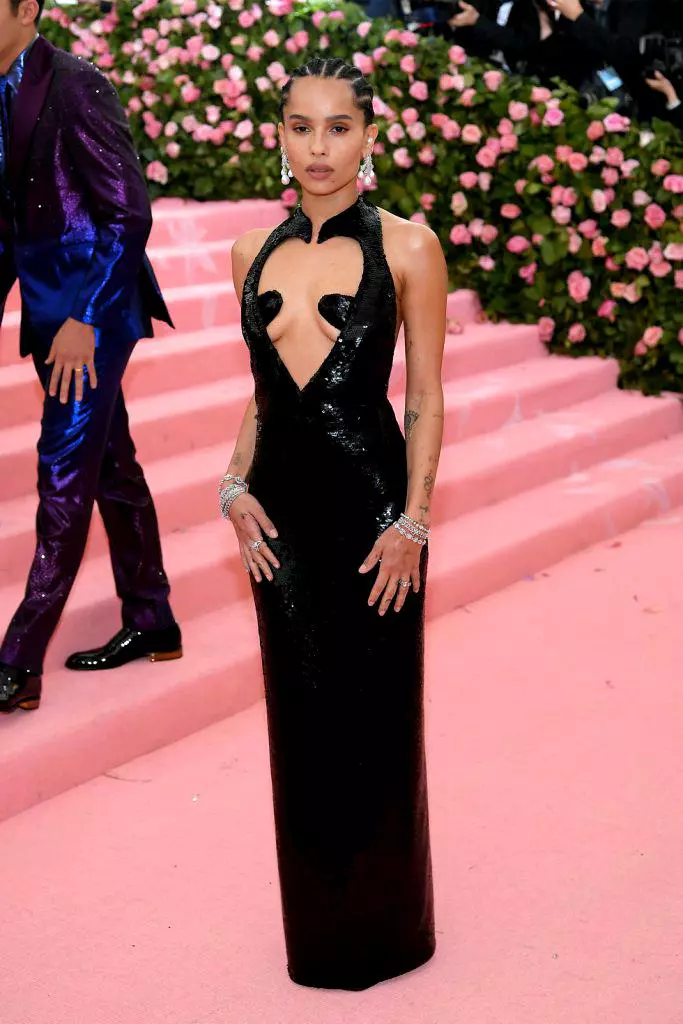 Zoe Kravitz într-o rochie Saint Laurent (2019)