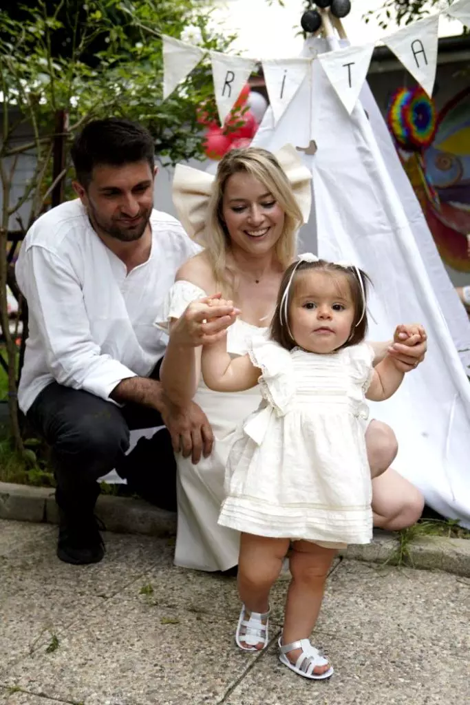 Laura-Cosoi-Cosmin-Curticăpean-și-Rita-683x1024-1