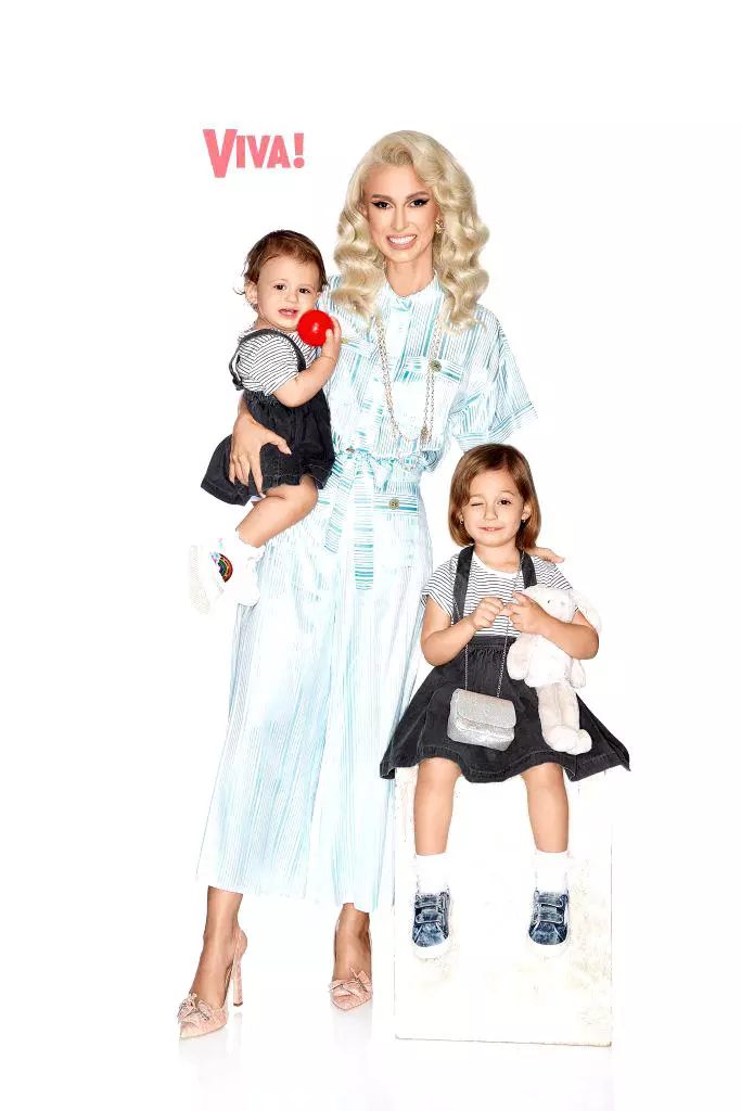 Andreea-Bălan-și-fetele-sale-683x1024