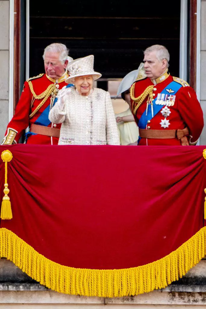 Elisabeta-a-II-a-Trooping-the-colour-683x1024-1