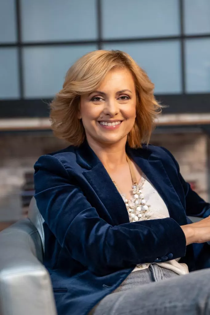 simona-gherghe-om-de-televiziune-interviu-pentru-catine.ro_-683x1024-1