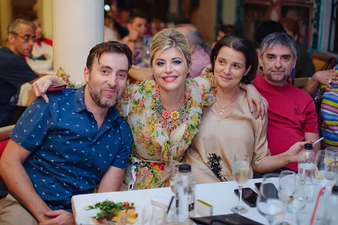 34114972_396245000876837_2642030693839798272_n