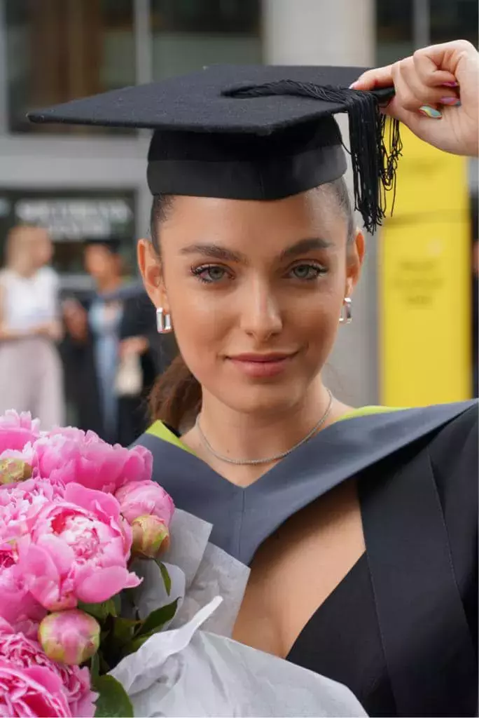 Alexia-Eram-a-absolvit-facultatea-2