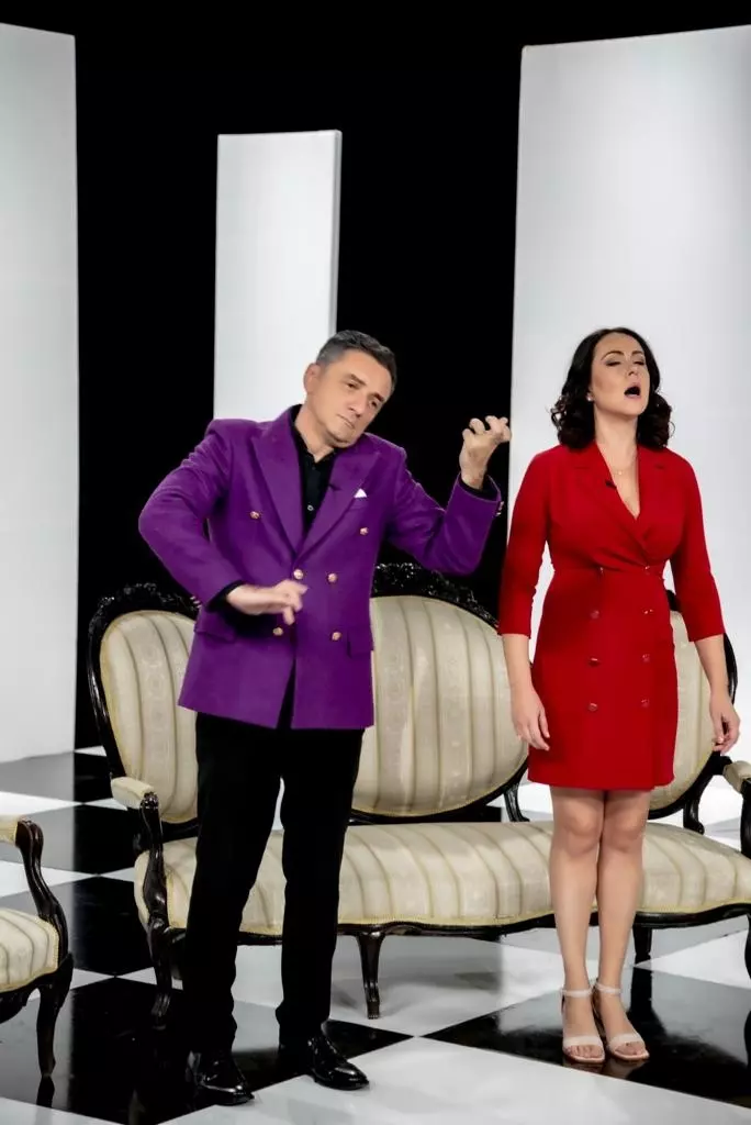 Mirela Zeta și Dragos Huluba prezinta impreuna Gala umorului, sezonul 20