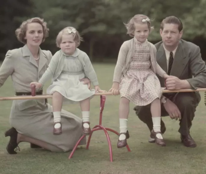 Majestatea Sa Margareta, alaturi de parintii sai si de una dintre surori