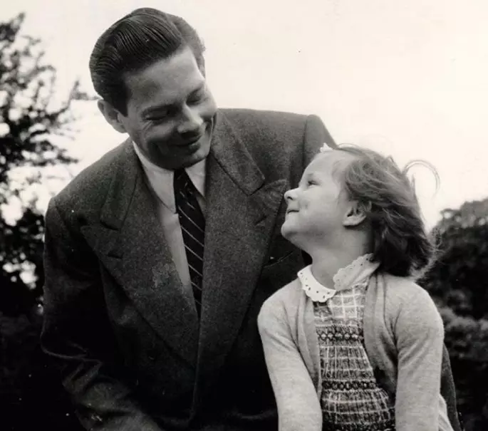 Majestatea Sa Margareta, alaturi de Regele Mihai, intr-o ipostaza tata-fiica memorabila