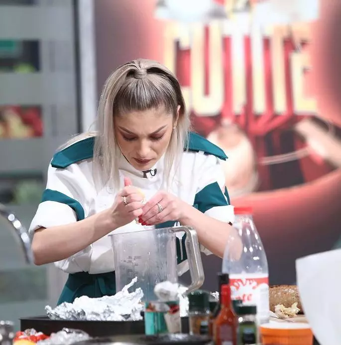 Cine este Elena Matei de la Chefi la cuțite