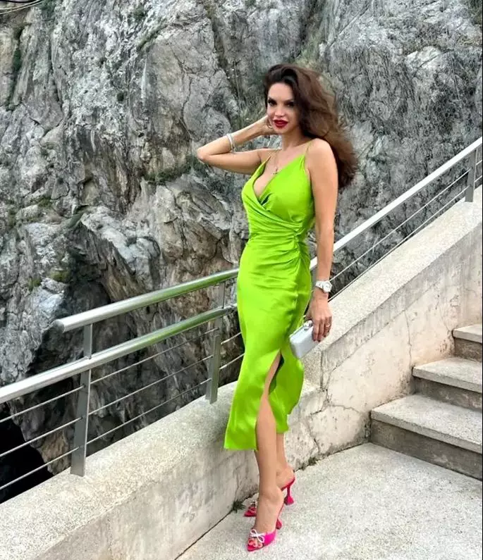 Cristina-Spatar-costum-de-baie-15