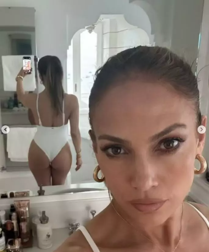 jlo in costum de baie