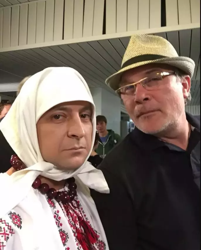 volodimir-zelenski-in-ie-si-cu-basma-pe-cap