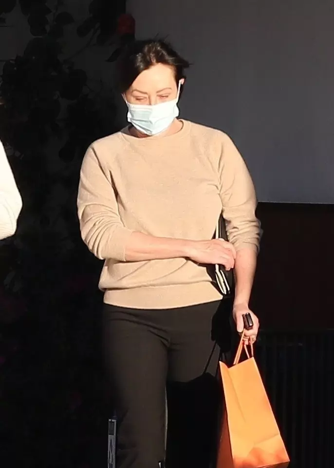 *EXCLUSIVE* Shannen Doherty goes shopping in Malibu with her mother