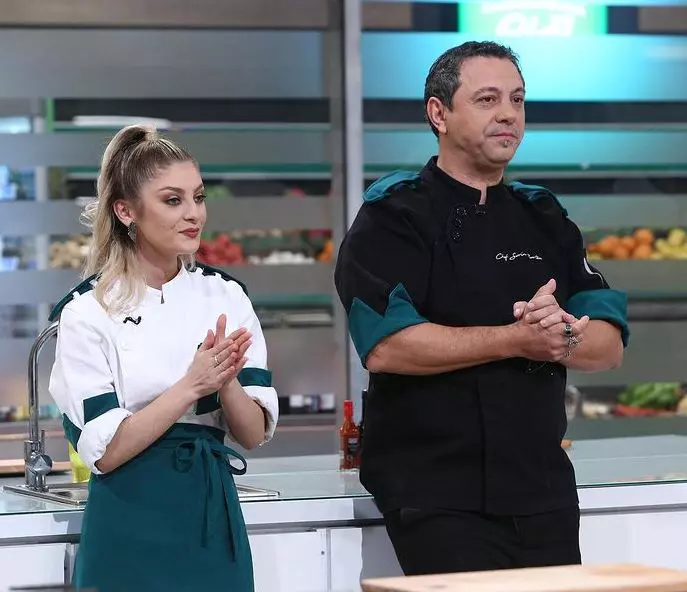 Cine câștigă Chefi la cuțite sezonul 9