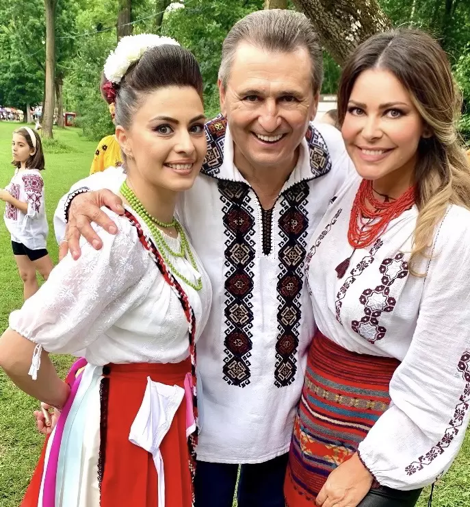 Nea' Mărin si Larisa Barbu