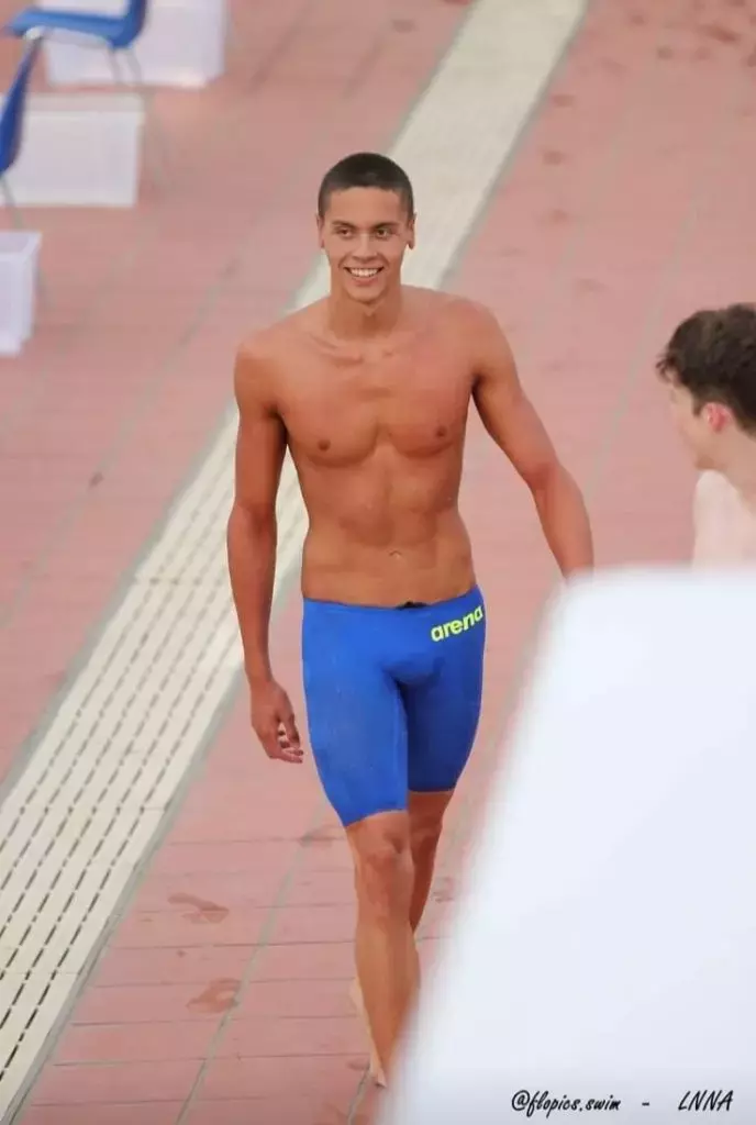 David-Popovici-campion-688x1024-1