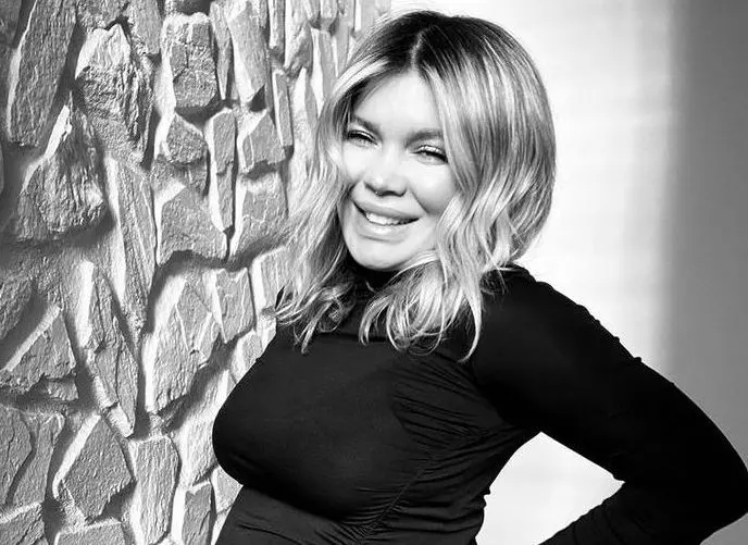 Gina-Pistol-Smiley-7-2