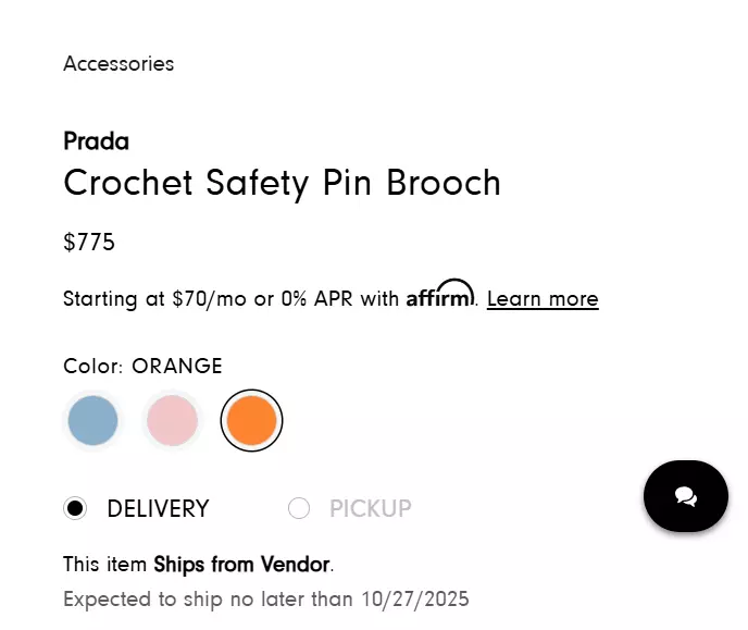 preț broșă Prada în formă de ac de siguranță cu detaliu brodat