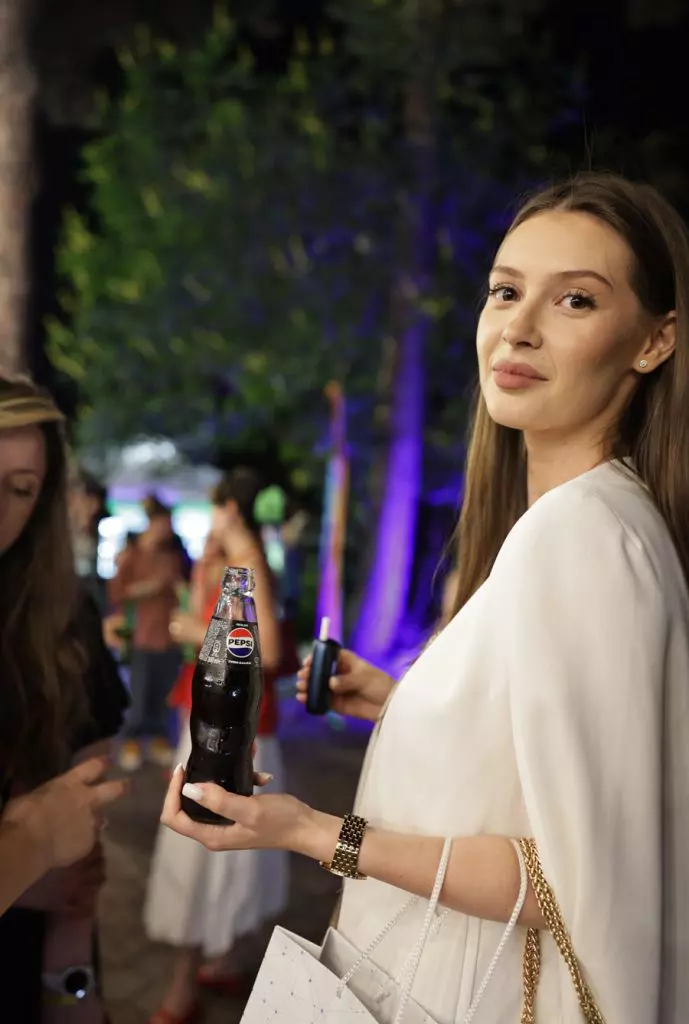 corner-pepsi-3-689x1024-2.jpg