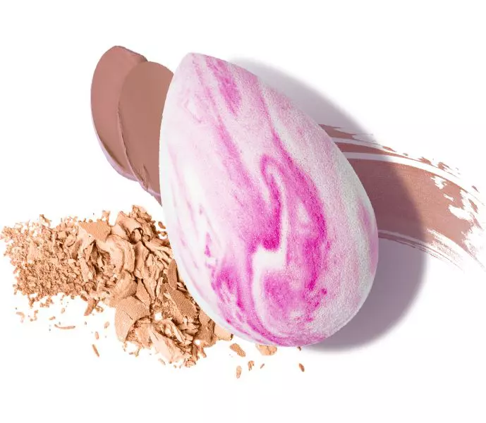 Burete pentru aplicarea machiajului, Beauty Blender, Swirl, 76 lei, disponibil Sephora