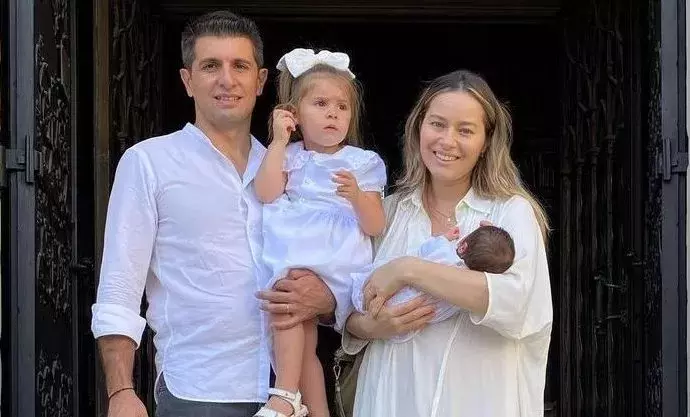 laura-cosoi-bun-e1598553292756.jpg