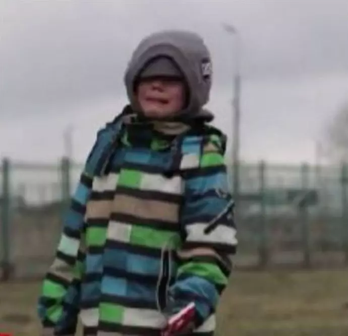 copil-singur-granita-Copy-1