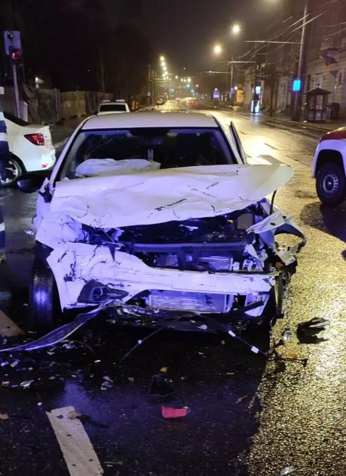 foto-primele-detalii-despre-tanara-care-se-afla-in-masina-lui-culita-sterp-cand-s-a-produs-accidentul_8_1