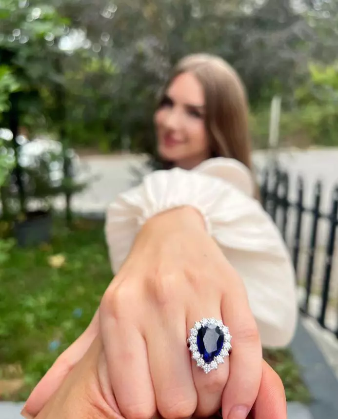Otilia-Bilionera-inel-logodna
