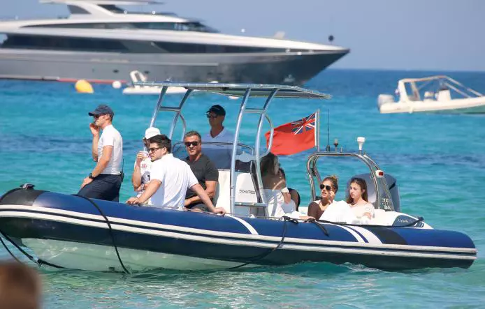 Sylvester Stallone ajunge la Le Club 55 alături de familia lui