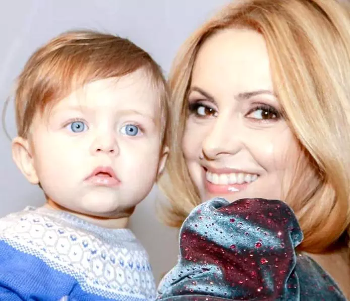 simona-gherghe-si-a-botezat-baietelul-1-1