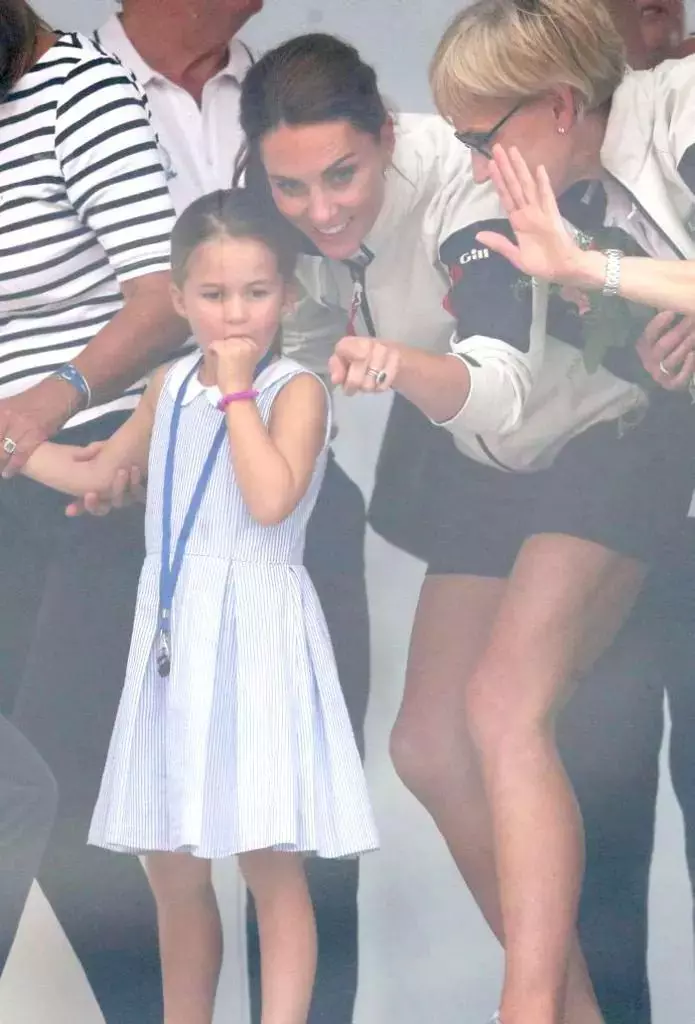 Kate-Middleton-pantaloni-scurti5-695x1024-695x1024-1