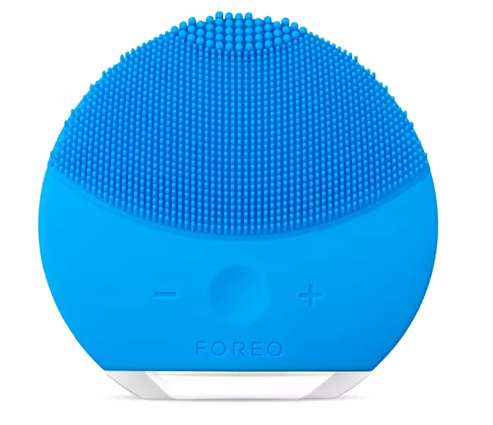 Dispozitiv pentru curățarea tenului, Foreo, Luna Mini 2, 617 lei, disponibil Douglas, www.foreo.com