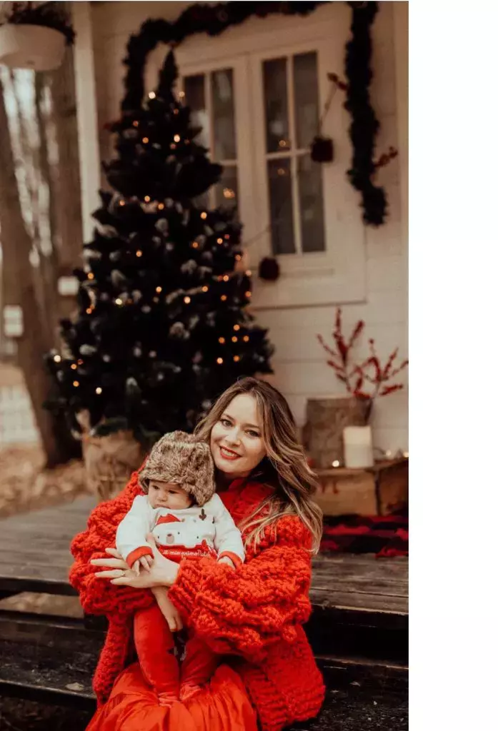 Laura-Cosoi-6-2-697x1024-1