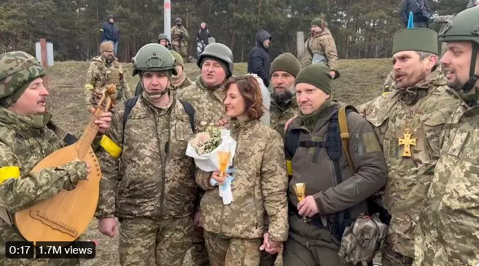 doi-militati-casatorit-Ucraina3