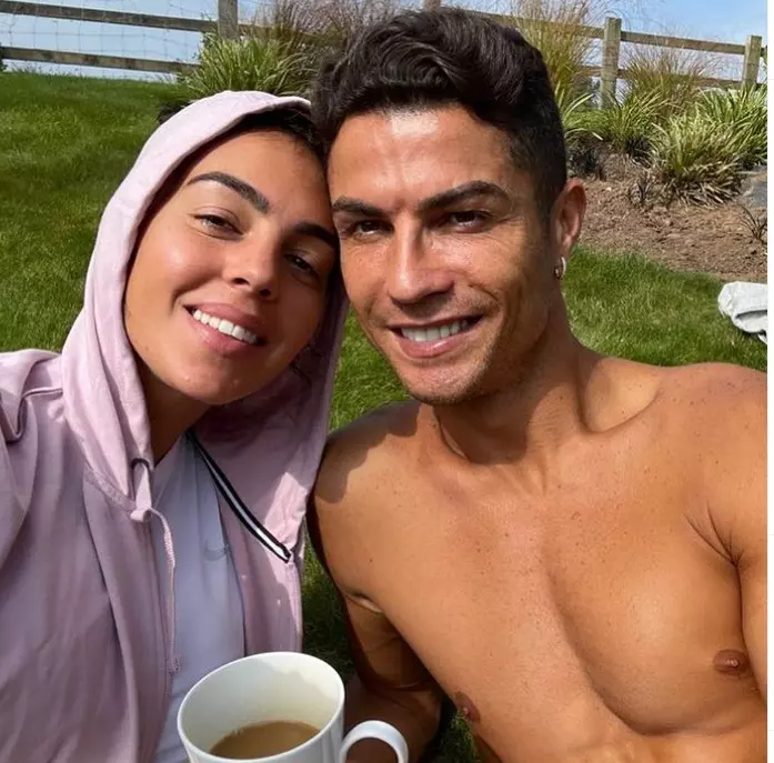 Cristiano Ronaldo si iubita sa
