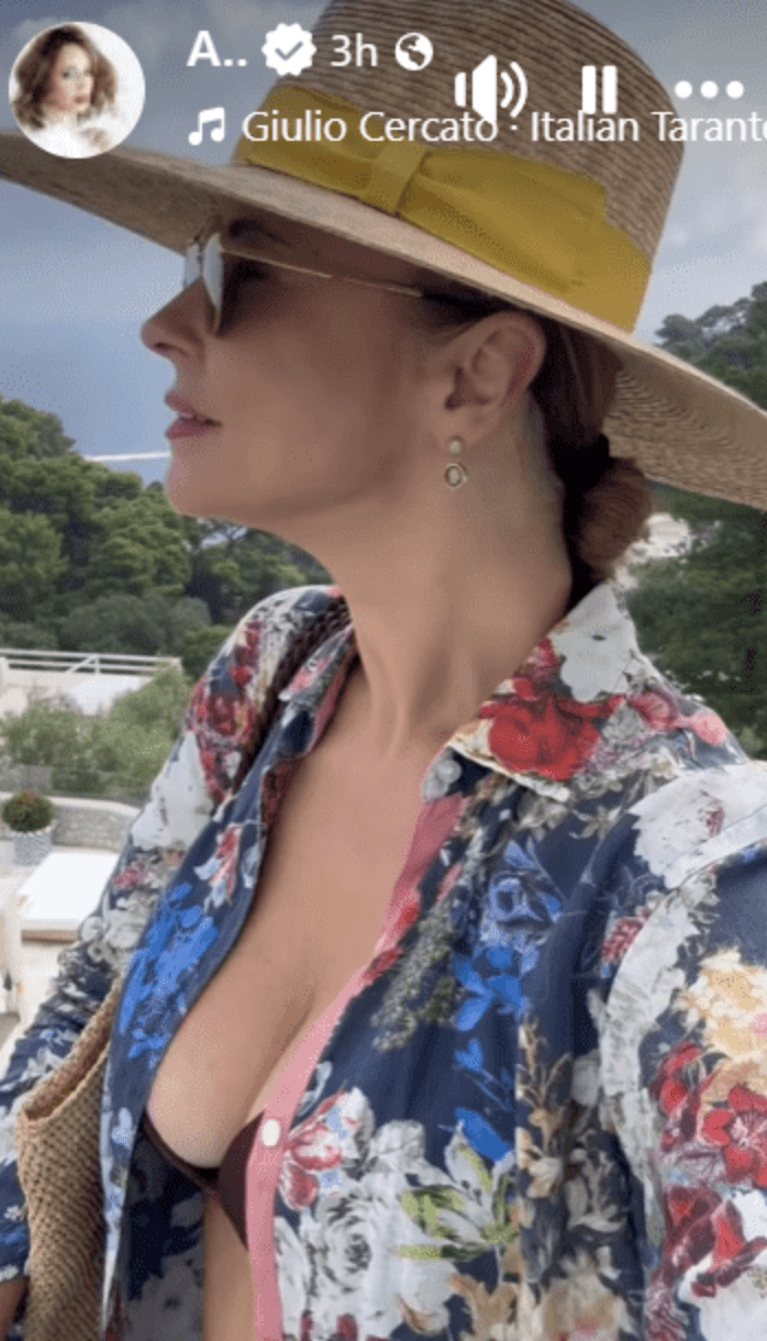 Andreea Marin în Capri