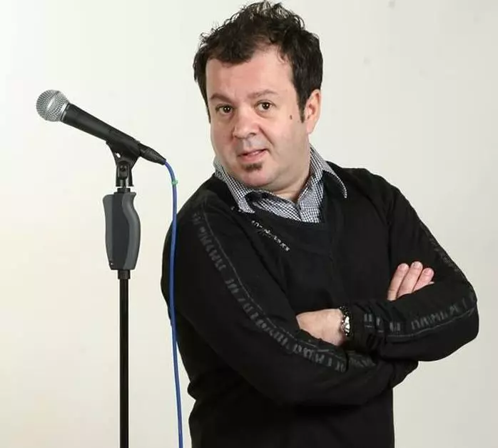 Îți mai amintești de Costel din serialul "La bloc"? Uite ce face acum actorul Dragoș Moștenescu!