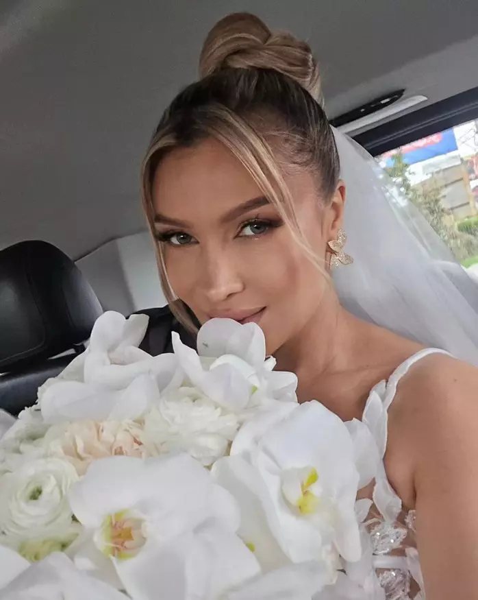 lora-nunta-rochie-de-mireasa