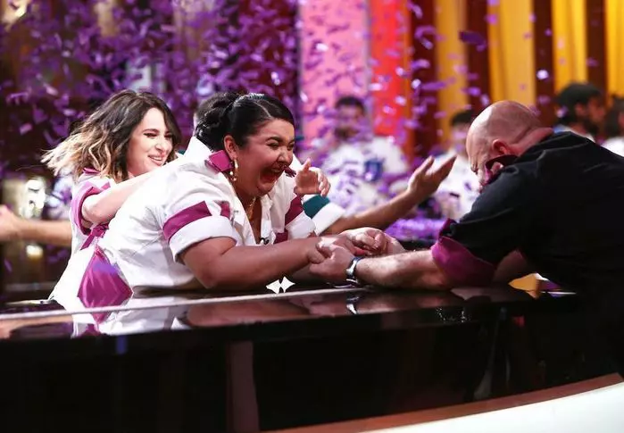 Narcisa-Birjaru-a-castigat-Chefi-la-cutite-10