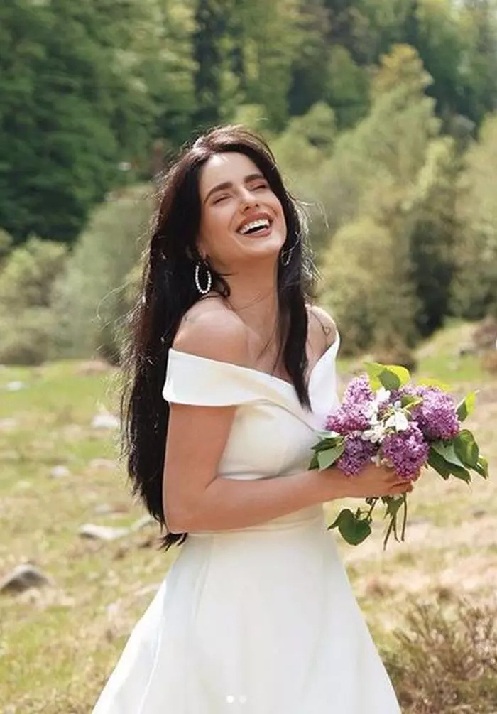 Ioana Grama are 26 de ani