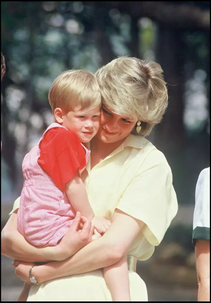 Prinţesa Diana şi Prinţul Harry