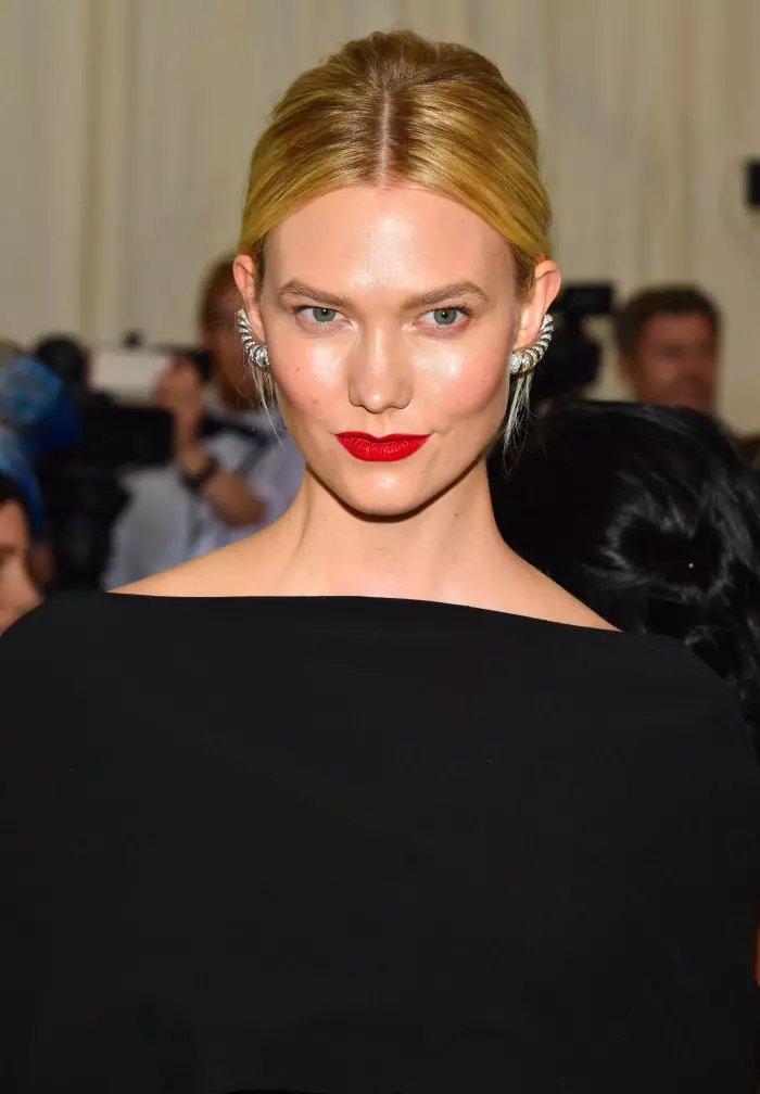 Karlie Kloss s-a logodit cu Joshua Kushner