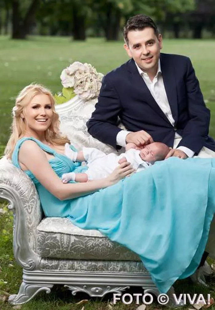 Cristina Rus alături de soțul și copilul ei