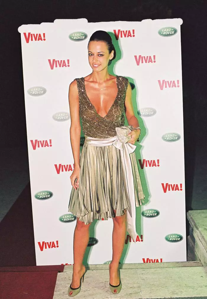 2005 - Andreea decide sa straluceasca si o face in stilul ei unic, alegand o rochie care sa capteze lumina tuturor blitzurilor.  Un truc bun, pe care il propun si altor fete aflate in cautarea nemuririi mondene.