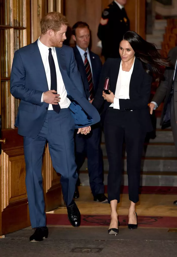 Sacoul Alexander McQueen - 1.995 $, i se potrivește perfect lui Meghan.
