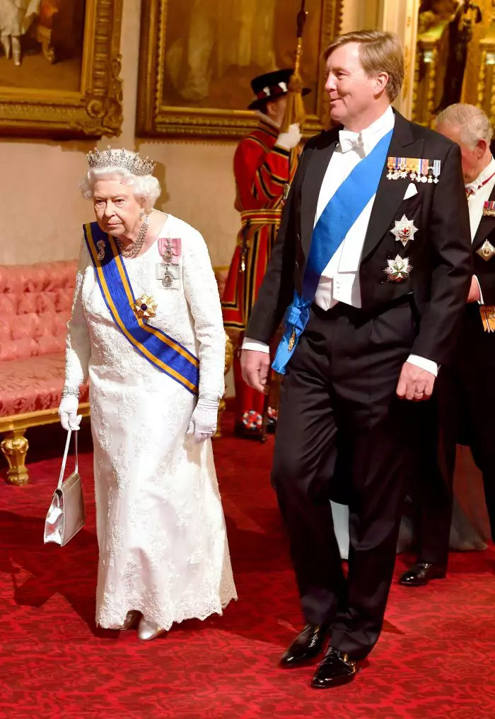 Regina Elisabeta a II-a, alături de Regele Willem Alexander, al Olandei