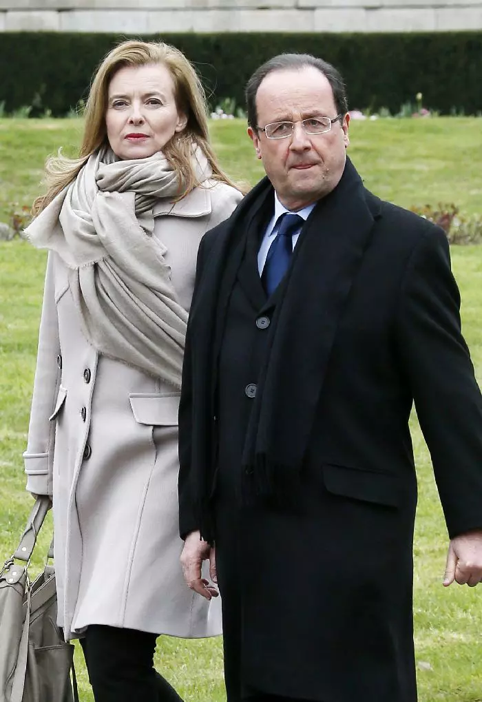 François Hollande alături de partenera sa Valerie Trierweiler, pe care a părăsit-o pentru actrița  Julie Gayet