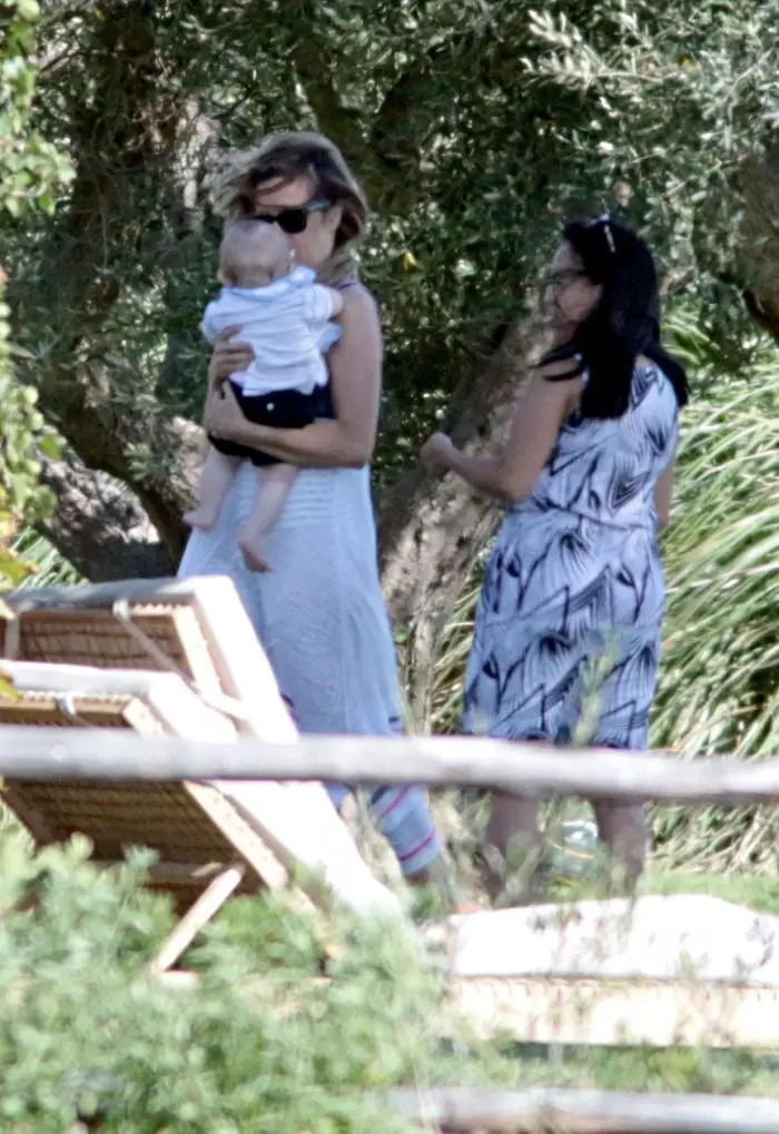 Richard Gere şi Alejandra Silva, din nou părinţiING* Richard Gere enjoys a time with his wife Alejandra Silva and children on holiday in Tuscany