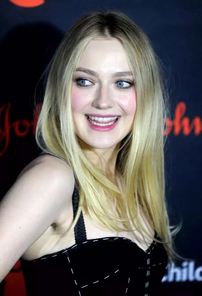 Dakota Fanning (23 ani)